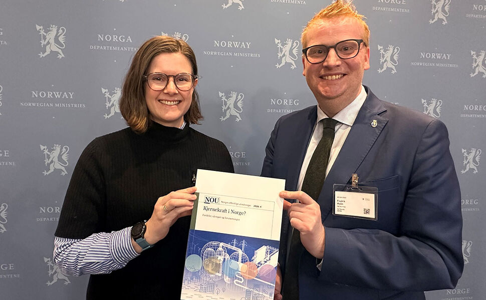 Fra venstre: Daglig leder Tina Melfjord-Piontek og styreleder Fredrik Holm i Norske kjernekraftkommuner. Foto: Mona Adolfsen