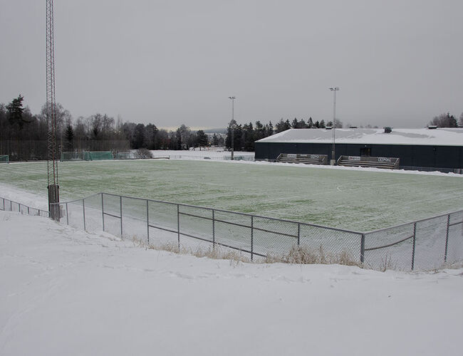 Denne fotballbanen i Sofiemyr idrettspark blir varmet opp av en GeoTermos. Foto: EnergiAktuelt