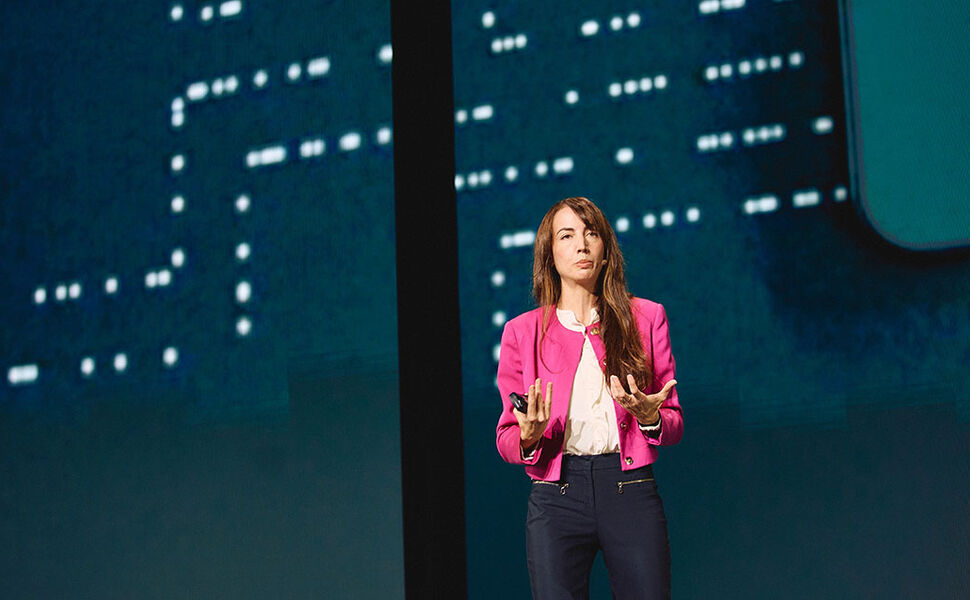 – På globalt plan rapporterer virksomheter allerede at de opererer med 70 prosent autonomi, med planer om å nå 80 prosent innen 2030, sier Gwenaelle Avice Huet, konserndirektør for industri i Schneider Electric. Foto: Christopher Mertz, Schneider Electric.