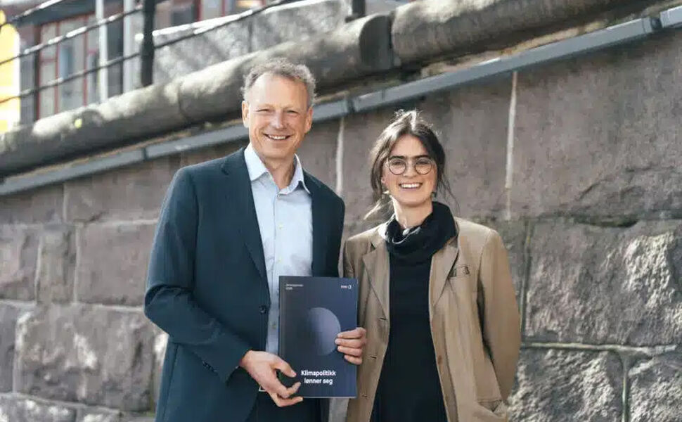 Zerorapporten 2026 viser at klimapolitikk lønner seg. På bildet: Daglig leder Stig Schjølset og fagsjef Anne Marit Post-Melbye. Foto: Jonas Aarseth Tvedt/ZERO Zerorapporten 2026 viser at klimapolitikk lønner seg. På bildet: Daglig leder Stig Schjølset og fagsjef Anne Marit Post-Melbye. Foto: Jonas Aarseth Tvedt/ZERO