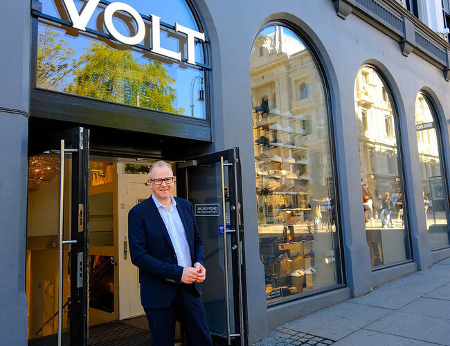 Varner inngår kjempeavtale med Noova Energy Systems. Christian Fløistad i Noova er stolt over å levere Varner et system som reduserer både forbruk og kostnader. Foto: Noova Energy Systems
