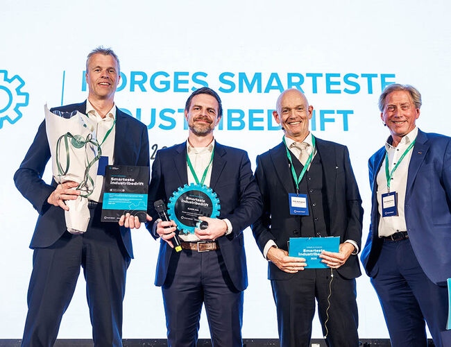 Fra venstre: Geir Ausland - Head of EBS & Innovation i Elkem, Tor Øvstedal Aanonsen - Head of Digital & AI development i Elkem, Ståle Kyllingstad - styreleder i Norsk Industri og Nils Klippenberg - administrerende direktør i Siemens Foto: Kilian Munch