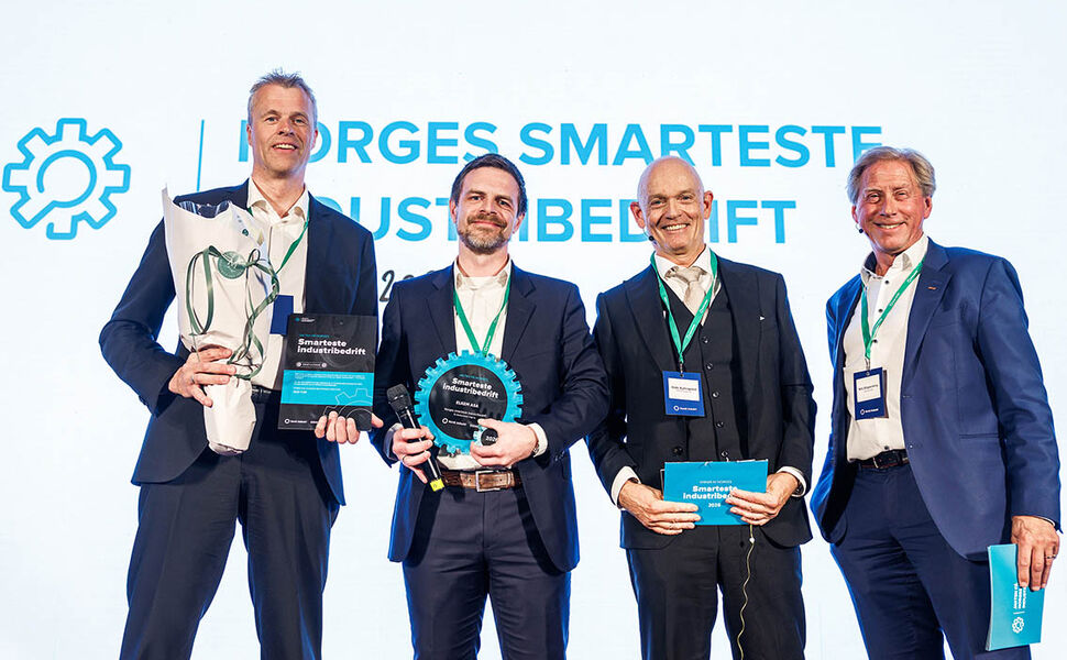 Fra venstre: Geir Ausland - Head of EBS & Innovation i Elkem, Tor Øvstedal Aanonsen - Head of Digital & AI development i Elkem, Ståle Kyllingstad - styreleder i Norsk Industri og Nils Klippenberg - administrerende direktør i Siemens Foto: Kilian Munch