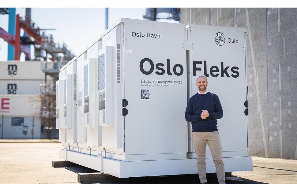 – Batteripakkene er et viktig verktøy for å bruke strømmen smartere, redusere effekttopper og gjøre plass til mer elektrifisering uten å belaste nettet ytterligere, sier Jens Eirik Hagen, fagsjef for energiomstilling i Oslo Havn. Foto: Per Andersen/Pixii