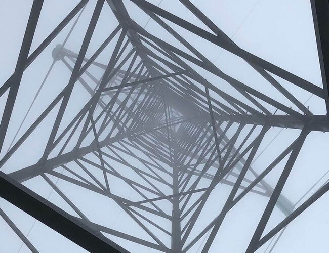 Kraftledningsmast på Ulriken i Bergen. Foto: Bjørn Emil Lytskjold, NVE Kraftledningsmast på Ulriken i Bergen. Foto: Bjørn Emil Lytskjold, NVE