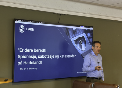 Bilde av Frode Skaar på frokostmøte hos Hadelandshagen
