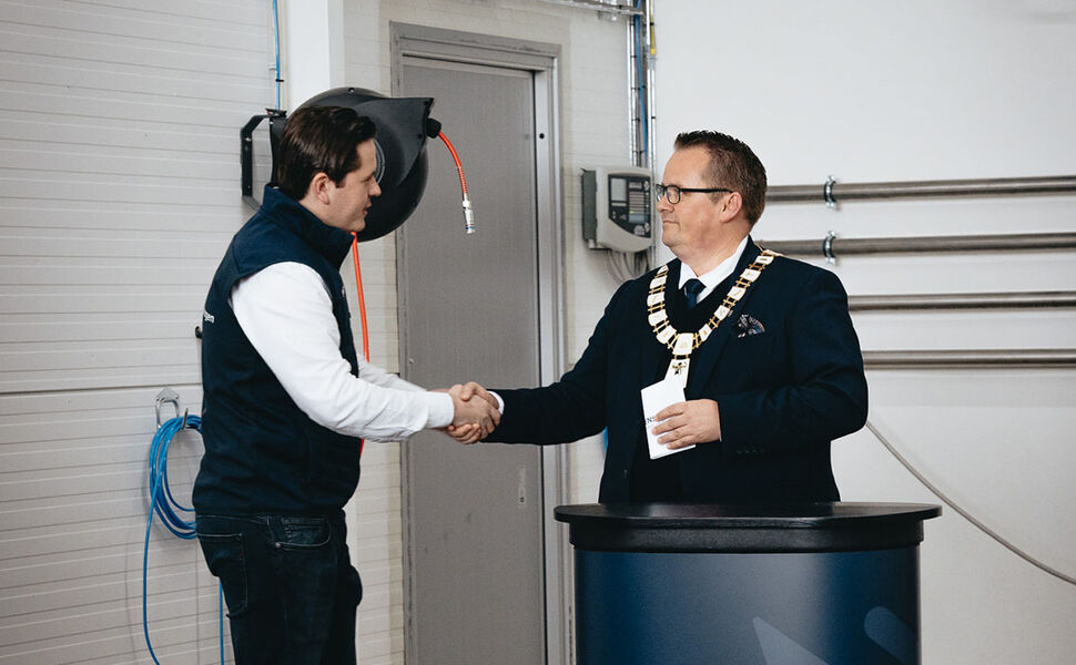 Ordfører Ståle Lien Hansen fra Ullensaker kommune åpnet hydrogenanlegget. Foto: DRIV Hydrogen Ordfører Ståle Lien Hansen fra Ullensaker kommune åpnet hydrogenanlegget. Foto: DRIV Hydrogen