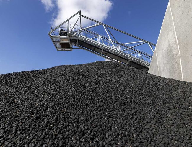 Ved Teknologisk Institutt har man testet betong hvor en del av de tradisjonelle tilslagene av lettklinker er erstattet med biokull, noe som reduserer CO2-avtrykket. Foto: Stiesdal Skyclean Ved Teknologisk Institutt har man testet betong hvor en del av de tradisjonelle tilslagene av lettklinker er erstattet med biokull, noe som reduserer CO2-avtrykket. Foto: Stiesdal Skyclean