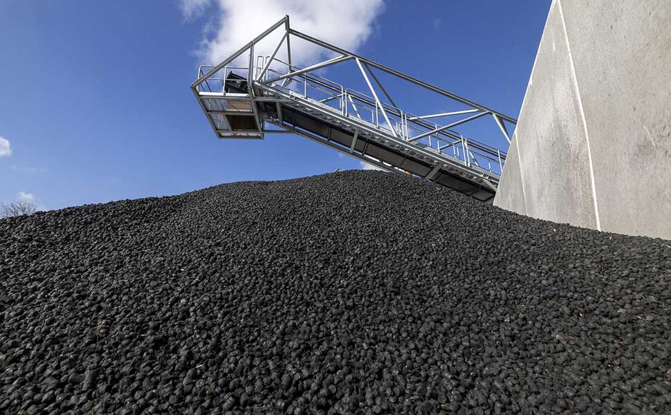 Ved Teknologisk Institutt har man testet betong hvor en del av de tradisjonelle tilslagene av lettklinker er erstattet med biokull, noe som reduserer CO2-avtrykket. Foto: Stiesdal Skyclean Ved Teknologisk Institutt har man testet betong hvor en del av de tradisjonelle tilslagene av lettklinker er erstattet med biokull, noe som reduserer CO2-avtrykket. Foto: Stiesdal Skyclean