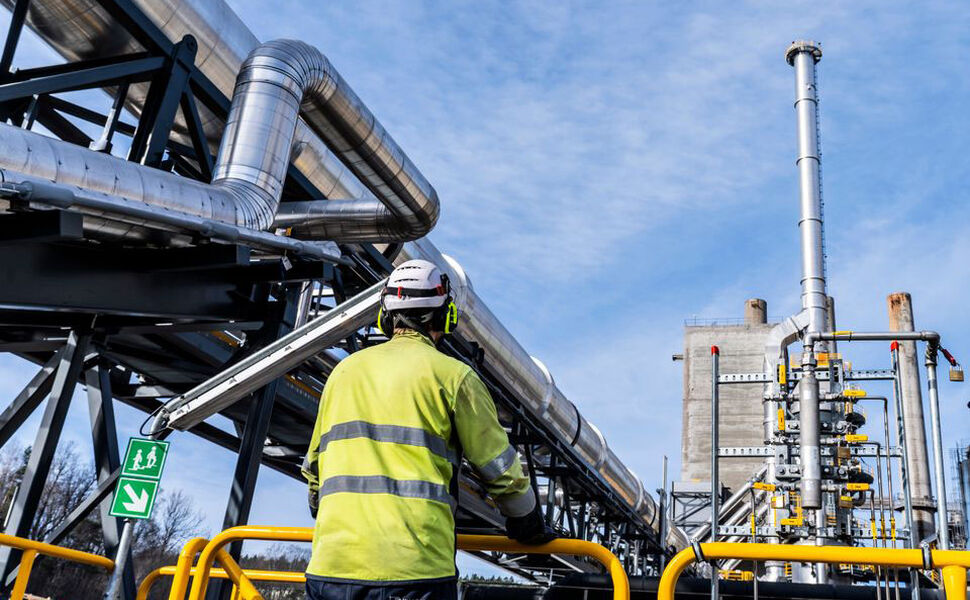 Karbonfangstanlegget på sementfabrikken i Brevik. Planen på sikt er å fange 400 000 tonn CO2 per år. Foto: Heidelberg Materials Karbonfangstanlegget på sementfabrikken i Brevik. Planen på sikt er å fange 400 000 tonn CO2 per år. Foto: Heidelberg Materials