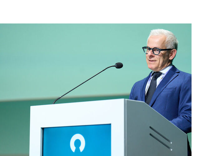 Eloi Piel, Market Intelligence Director i Euroheat & Power, er en av hovedkreftene bak den årlige utgivelsen av Market Outlook-rapportene. Det var derfor også han som presenterte noen av hovedkonklusjonene da rapporten ble lansert i Kraków. Foto: Tim Buelens / Euroheat & Power.