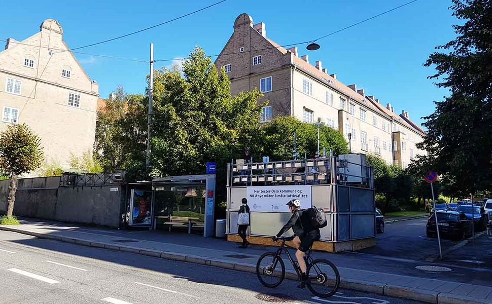 Forskere ved klima- og miljøinstituttet NILU finner stadig nye og bedre måter å måle luftkvalitet på. De bidrar med mye kompetanse inn i Det europeiske miljøbyråets rapport om luftkvalitet i Europa. FOTO: Jøran Solnes Skaar, NILU
