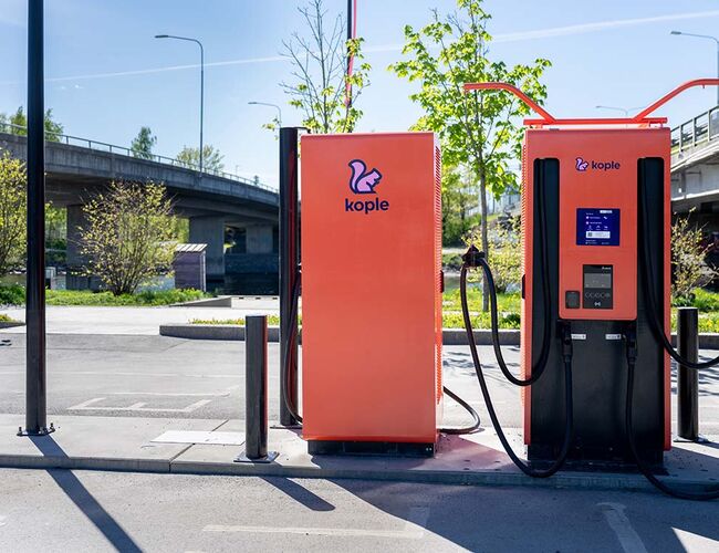 Kople har overtatt Lyses hurtigladevirksomhet. Bildet viser hvordan Lyse laderne vil se ut etter rebranding til Kople. Foto: Kople