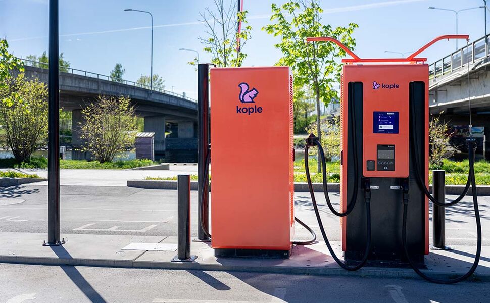 Kople har overtatt Lyses hurtigladevirksomhet. Bildet viser hvordan Lyse laderne vil se ut etter rebranding til Kople. Foto: Kople