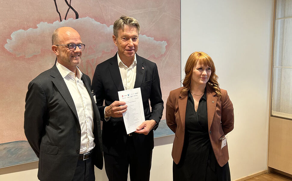 Ole Erik Almlid, administrerende direktør i NHO (t.v.), og Kine Asper Vistnes, leder i LO, har sammen med flere organisasjoner levert innspill til energiminister Terje Aasland. Foto: Offshore Norge