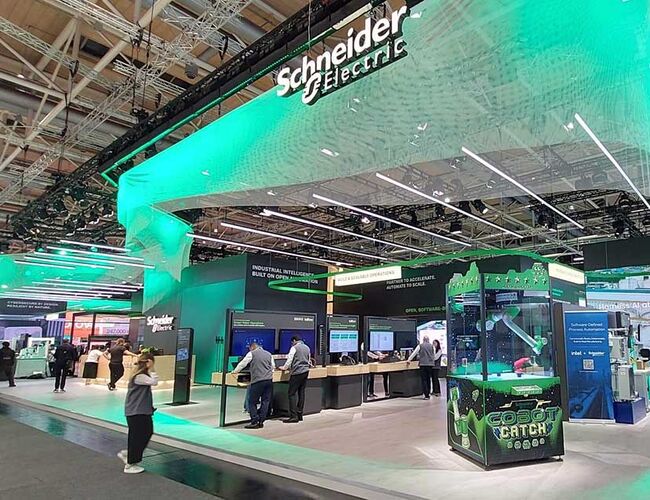 På forrige Hannovermesse viste Schneider Electric og Microsoft frem ferske, fellesutviklede løsninger. Foto: Schneider Electric På forrige Hannovermesse viste Schneider Electric og Microsoft frem ferske, fellesutviklede løsninger. Foto: Schneider Electric