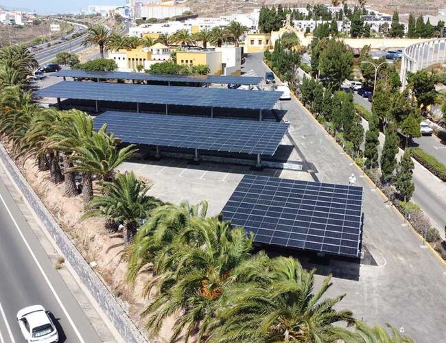 Solceller på tak av parkeringsbygg i Gáldar. Foto: Gáldar kommune