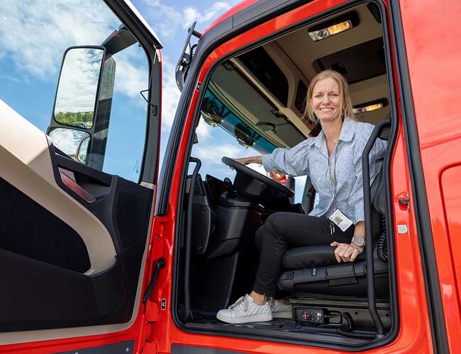 Direktør for Posten Bring Bildrift, Margrethe Aamodt, mener den nye leveransen er et viktig steg mot videre elektrifisering av kjøretøyparken. Foto: Posten Bring Direktør for Posten Bring Bildrift, Margrethe Aamodt, mener den nye leveransen er et viktig steg mot videre elektrifisering av kjøretøyparken. Foto: Posten Bring