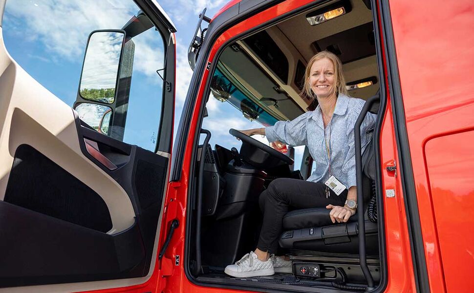 Direktør for Posten Bring Bildrift, Margrethe Aamodt, mener den nye leveransen er et viktig steg mot videre elektrifisering av kjøretøyparken. Foto: Posten Bring