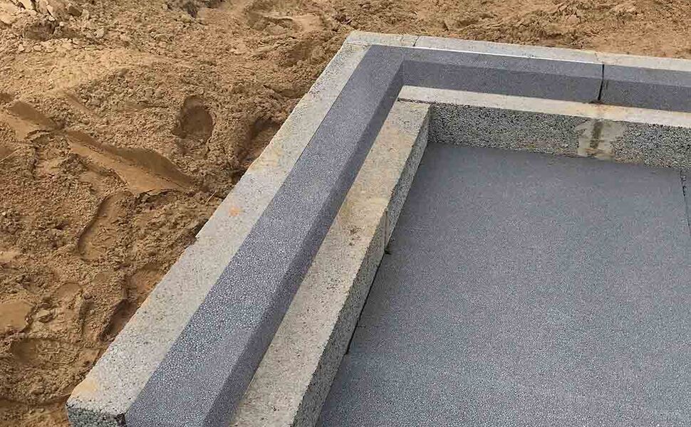 Lettklinkerblokker er et av de mest brukte materialene i Danmark til fundamenter og innvendige vegger. Nå skal et nytt prosjekt undersøke hvordan klimabelastningen kan reduseres ved hjelp av biokull. Foto: CRH Products Lettklinkerblokker er et av de mest brukte materialene i Danmark til fundamenter og innvendige vegger. Nå skal et nytt prosjekt undersøke hvordan klimabelastningen kan reduseres ved hjelp av biokull. Foto: CRH Products