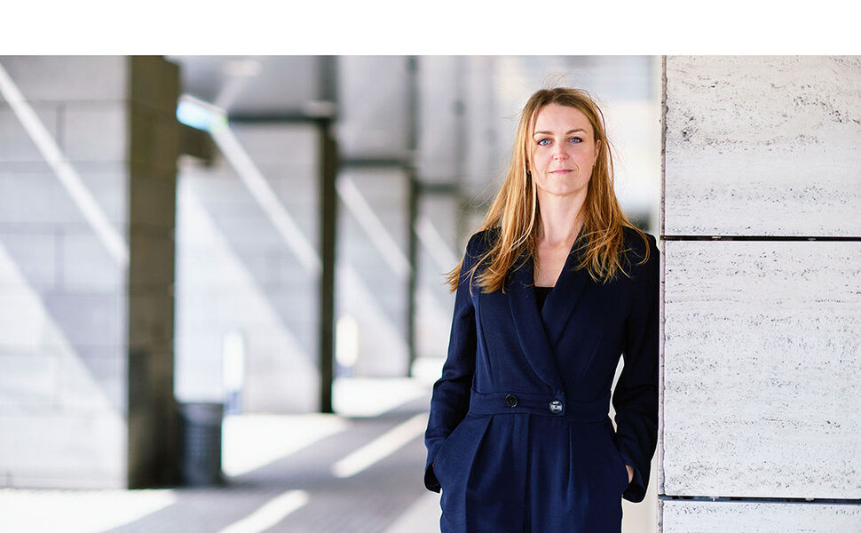 – Teknologi har ingen verdi i seg selv. Det viktigste er hvordan den løser reelle utfordringer for kundene, sier Aurélie Marcon. Hun tiltrer som Country President i Schneider Electric Norge 1. september. Foto: Schneider Electric