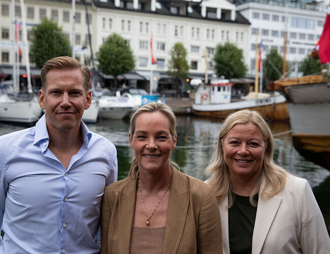 F.v.: Mattias Lilja Graflund, Sverige-sjef og EVP Growth Markets; Kristin Vestgren Sæterøy, CEO; og Silja Vestad, CMO. Foto: Joulia F.v.: Mattias Lilja Graflund, Sverige-sjef og EVP Growth Markets; Kristin Vestgren Sæterøy, CEO; og Silja Vestad, CMO. Foto: Joulia