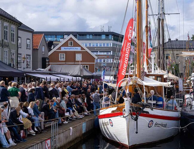 Storebrandbåten i Pollen, Arendal. Foto: Storebrand Storebrandbåten i Pollen, Arendal. Foto: Storebrand