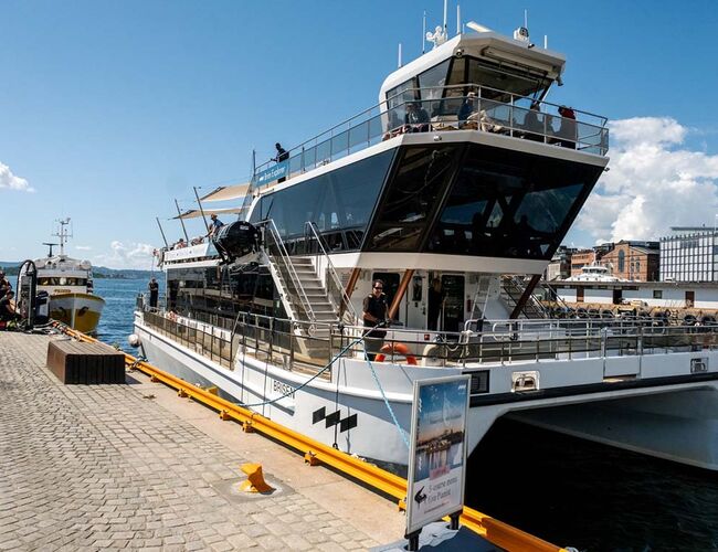 MS Brisen har fått tilgang til hurtiglading på Rådhusbrygge 2. Foto: Hans Kristian Riise/Oslo Havn MS Brisen har fått tilgang til hurtiglading på Rådhusbrygge 2. Foto: Hans Kristian Riise/Oslo Havn