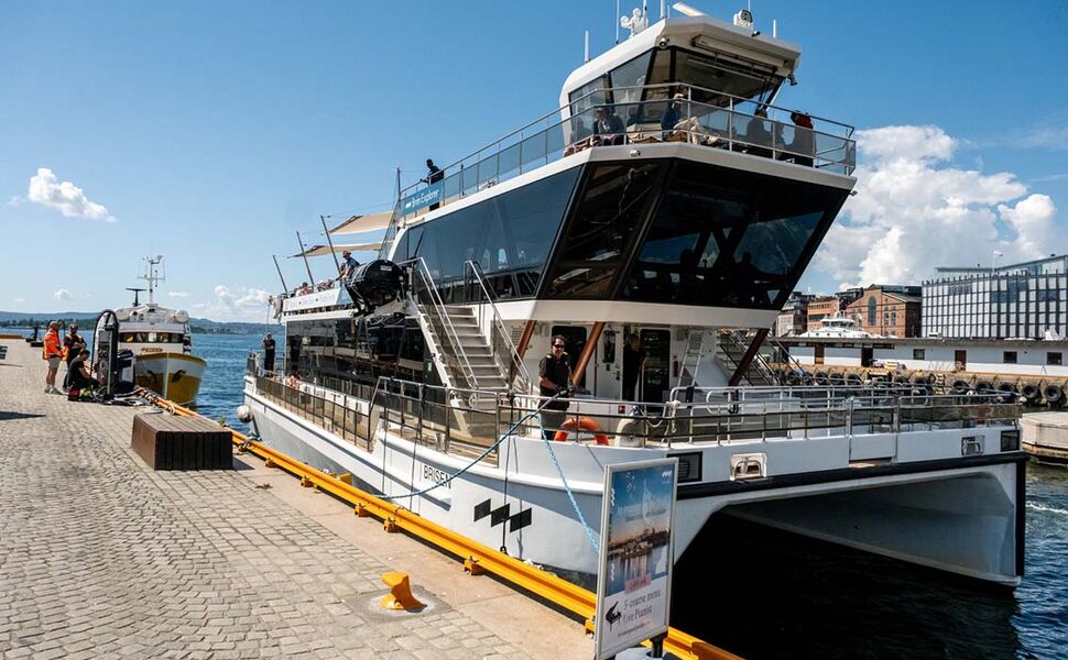 MS Brisen har fått tilgang til hurtiglading på Rådhusbrygge 2. Foto: Hans Kristian Riise/Oslo Havn MS Brisen har fått tilgang til hurtiglading på Rådhusbrygge 2. Foto: Hans Kristian Riise/Oslo Havn