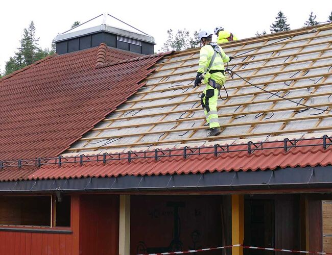 Demontering i stedet for riving: Hver eneste takstein er solgt videre. Foto: AF Gruppen Demontering i stedet for riving: Hver eneste takstein er solgt videre. Foto: AF Gruppen