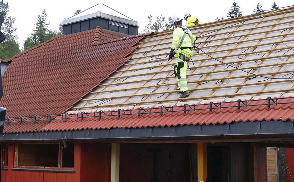 Demontering i stedet for riving: Hver eneste takstein er solgt videre. Foto: AF Gruppen Demontering i stedet for riving: Hver eneste takstein er solgt videre. Foto: AF Gruppen