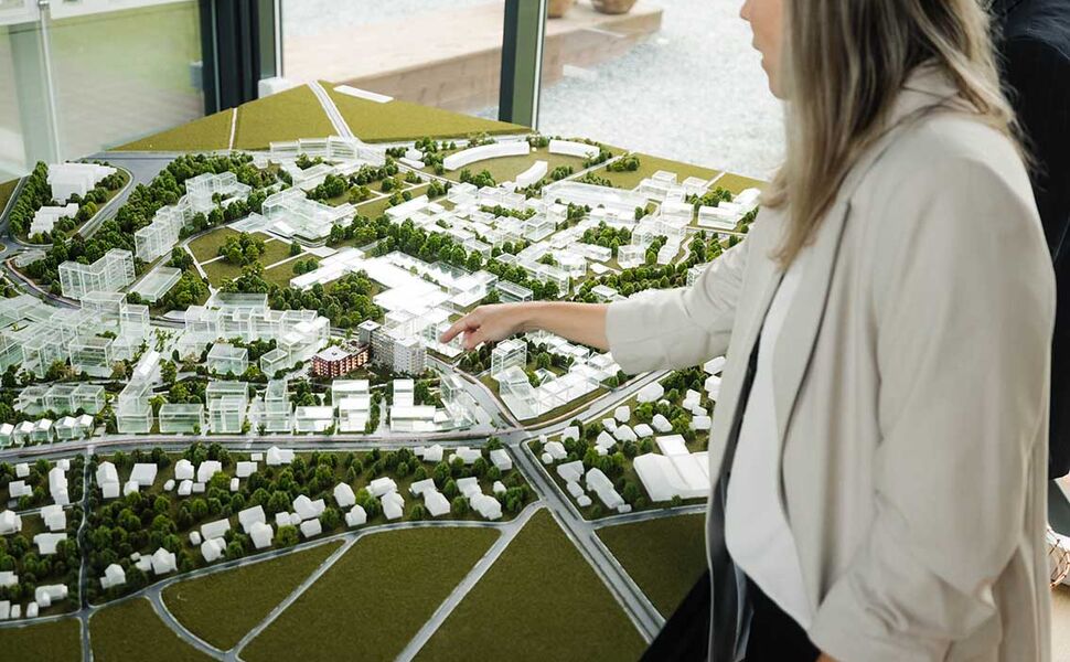– Brøset blir en ny bydel i Trondheim med svært høye ambisjoner for både bokvalitet og bærekraft, sier Natalie Helleberg Machin som representerer Heimdal Bolig i Brøset Utvikling. Foto: Lunera Energi – Brøset blir en ny bydel i Trondheim med svært høye ambisjoner for både bokvalitet og bærekraft, sier Natalie Helleberg Machin som representerer Heimdal Bolig i Brøset Utvikling. Foto: Lunera Energi