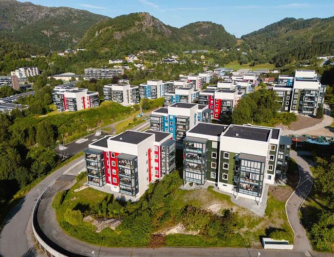 Rehabiliteringen av Toppe borettslag i Åsane i Bergen har ført til en omfattende reduksjon av oppvarmingskostnadene. Foto: Veronika Stuksrud Rehabiliteringen av Toppe borettslag i Åsane i Bergen har ført til en omfattende reduksjon av oppvarmingskostnadene. Foto: Veronika Stuksrud