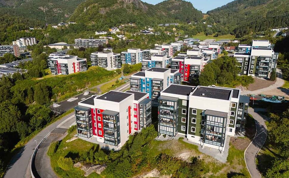 Rehabiliteringen av Toppe borettslag i Åsane i Bergen har ført til en omfattende reduksjon av oppvarmingskostnadene. Foto: Veronika Stuksrud Rehabiliteringen av Toppe borettslag i Åsane i Bergen har ført til en omfattende reduksjon av oppvarmingskostnadene. Foto: Veronika Stuksrud