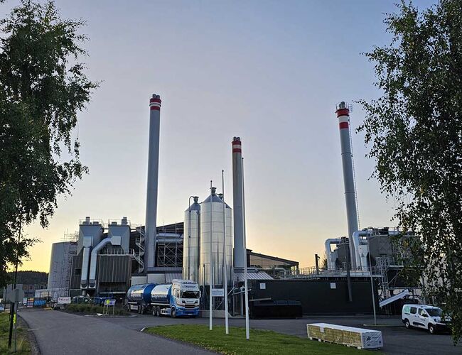 For å møte den økende etterspørselen etter fornybar energi i Lillestrøm investerer Akershus Energi rundt 500 millioner kroner på å utvide og bygge om fjernvarmesentralen Akershus EnergiPark. Et viktig tiltak for å avlaste strømnettet på Nedre Romerike. Foto: Akershus Energi For å møte den økende etterspørselen etter fornybar energi i Lillestrøm investerer Akershus Energi rundt 500 millioner kroner på å utvide og bygge om fjernvarmesentralen Akershus EnergiPark. Et viktig tiltak for å avlaste strømnettet på Nedre Romerike. Foto: Akershus Energi