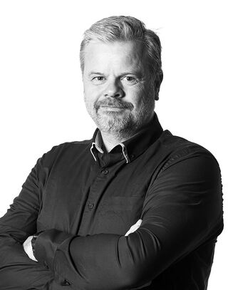 – Når vi får mer nedbør, slagregn og store temperatursvingninger, blir det enda viktigere å velge materialer som ikke tar opp fukt og som holder seg stabile når været skifter, sier Harald Helland, Business Manager i Rockpanel Norge. Foto: Rockpanel – Når vi får mer nedbør, slagregn og store temperatursvingninger, blir det enda viktigere å velge materialer som ikke tar opp fukt og som holder seg stabile når været skifter, sier Harald Helland, Business Manager i Rockpanel Norge. Foto: Rockpanel
