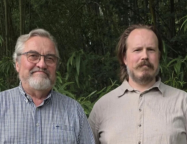Erik Eid Hohle, grunnlegger og tidligere daglig leder, og Fredrik Andre Fongen, ny daglig leder ved Energigården. Foto: Energigården Erik Eid Hohle, grunnlegger og tidligere daglig leder, og Fredrik Andre Fongen, ny daglig leder ved Energigården. Foto: Energigården