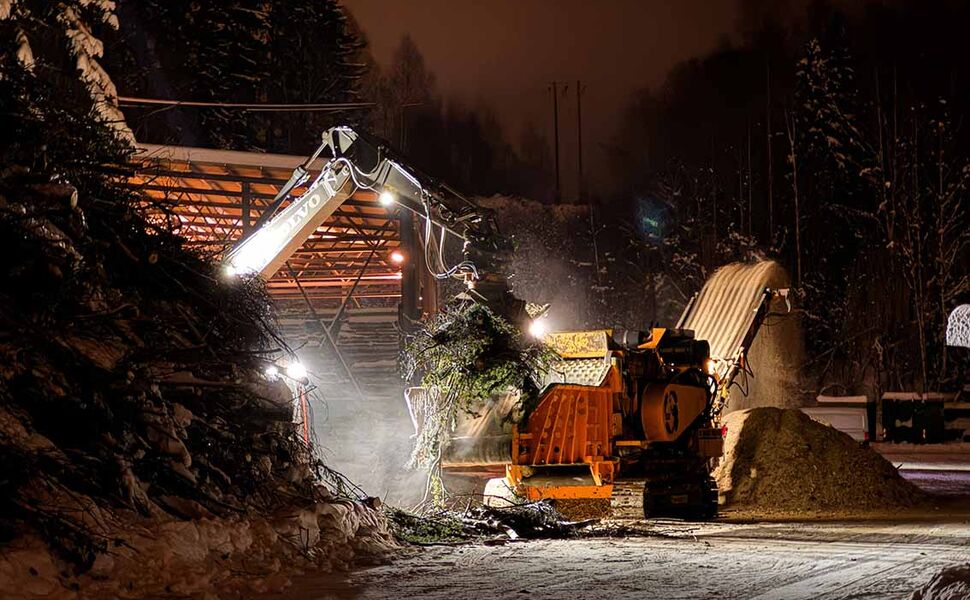 Behandling av biomasse ved et av Bøn Biobrensels anlegg i Norge. Foto: Geminor Behandling av biomasse ved et av Bøn Biobrensels anlegg i Norge. Foto: Geminor