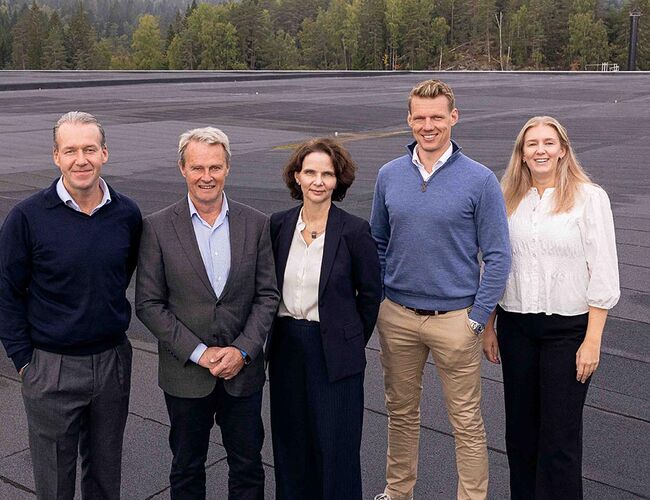 Fra venstre: Rikard af Ekenstam (CCO, Sunday Power), Lars Nesteng (Supply Chain Director, Lyreco Norge), Tone Haugen Flermoe (Sustainability & Communication Director, Lyreco Norge), Lars Åmellem (forretningsutvikler, Ragde Eiendom) og Siri Bjørnstad Jensen (prosjektleder, Sunday Power). Foto: Mats Taugard Bakken Fra venstre: Rikard af Ekenstam (CCO, Sunday Power), Lars Nesteng (Supply Chain Director, Lyreco Norge), Tone Haugen Flermoe (Sustainability & Communication Director, Lyreco Norge), Lars Åmellem (forretningsutvikler, Ragde Eiendom) og Siri Bjørnstad Jensen (prosjektleder, Sunday Power). Foto: Mats Taugard Bakken