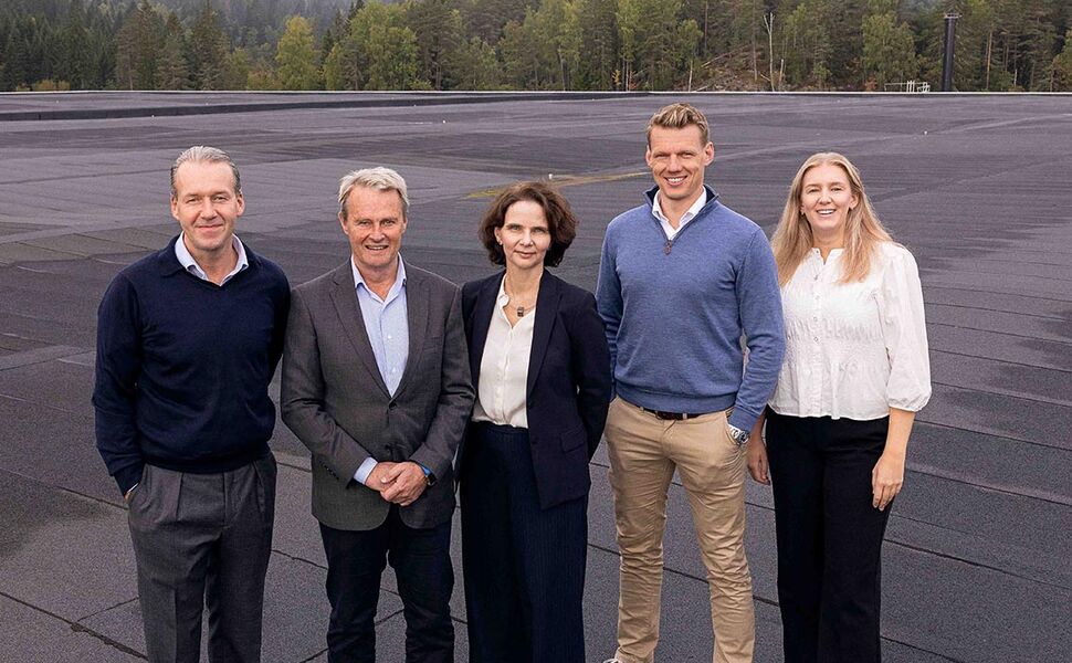 Fra venstre: Rikard af Ekenstam (CCO, Sunday Power), Lars Nesteng (Supply Chain Director, Lyreco Norge), Tone Haugen Flermoe (Sustainability & Communication Director, Lyreco Norge), Lars Åmellem (forretningsutvikler, Ragde Eiendom) og Siri Bjørnstad Jensen (prosjektleder, Sunday Power). Foto: Mats Taugard Bakken Fra venstre: Rikard af Ekenstam (CCO, Sunday Power), Lars Nesteng (Supply Chain Director, Lyreco Norge), Tone Haugen Flermoe (Sustainability & Communication Director, Lyreco Norge), Lars Åmellem (forretningsutvikler, Ragde Eiendom) og Siri Bjørnstad Jensen (prosjektleder, Sunday Power). Foto: Mats Taugard Bakken