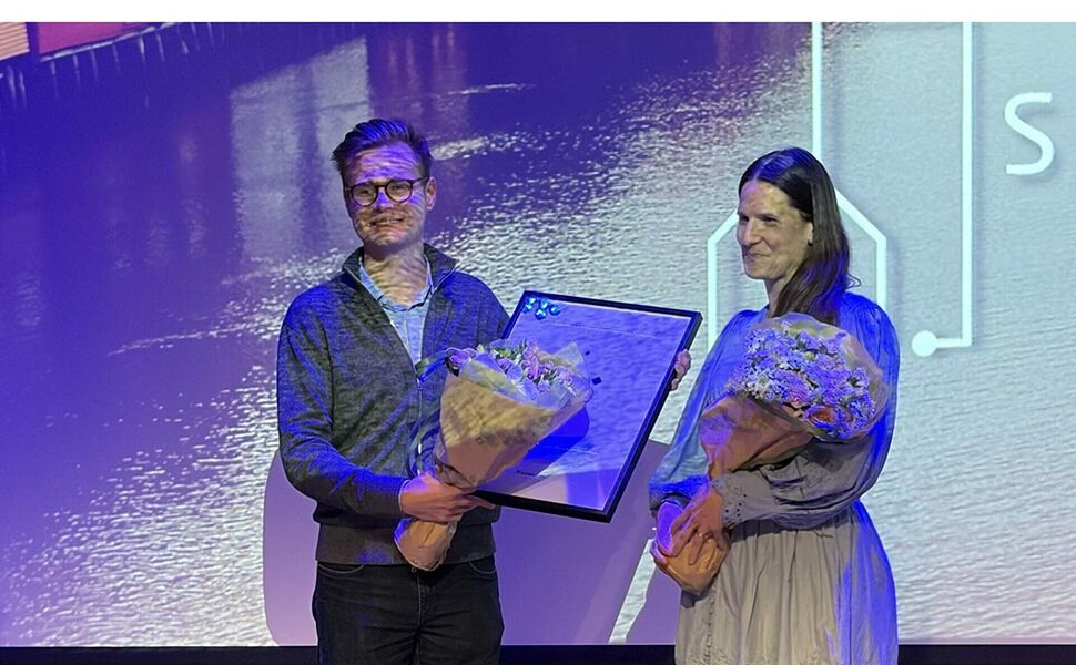 Glade vinnere av Innovasjonsprisen 2026. Fra venstre: Andreas Bruheim Moldskred, Nomadic Drones, Åshild Vatne, Elvia. Foto: Smartgrid Glade vinnere av Innovasjonsprisen 2026. Fra venstre: Andreas Bruheim Moldskred, Nomadic Drones, Åshild Vatne, Elvia. Foto: Smartgrid