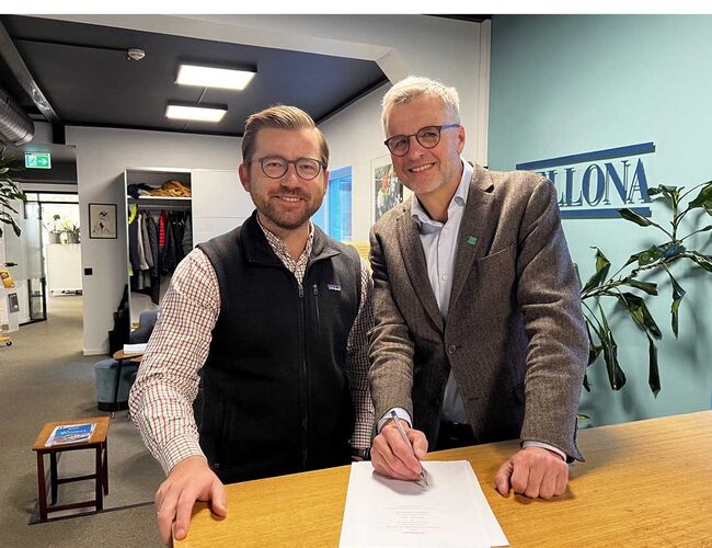 Sveinung Rotevatn, daglig leder i Bellona, og Erik Trømborg, prorektor for forskning og innovasjon ved NMBU. Foto: Bellona