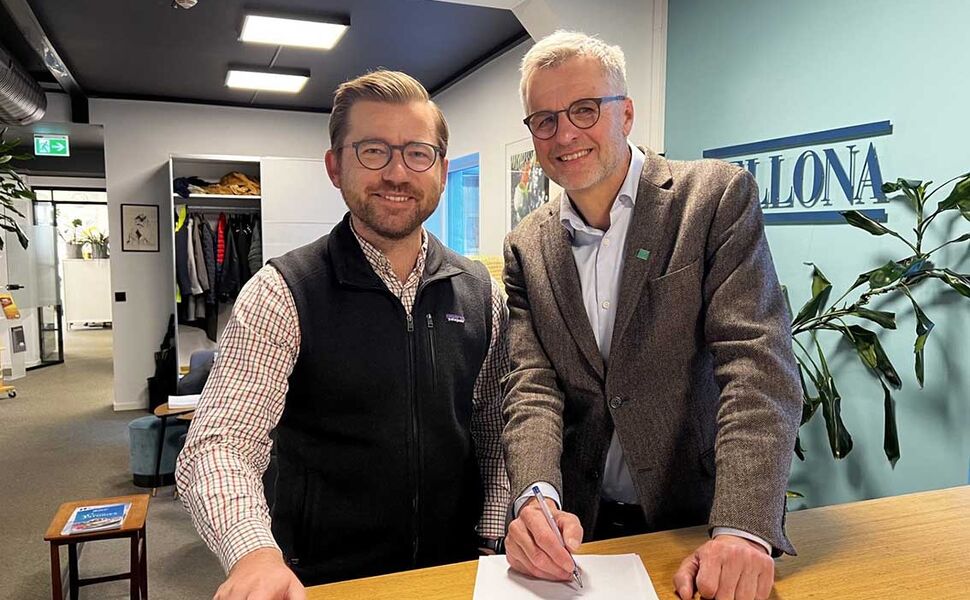 Sveinung Rotevatn, daglig leder i Bellona, og Erik Trømborg, prorektor for forskning og innovasjon ved NMBU. Foto: Bellona
