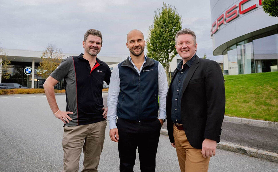 Bård Stene, daglig leder i Porsche Center Stavanger, Johan A. Asplin, Client Executive i Sunday Power og Frank Kenneth Olsen, daglig leder i Hedin Automotive Stavanger og Bryne. Foto: Jan Inge Haga Bård Stene, daglig leder i Porsche Center Stavanger, Johan A. Asplin, Client Executive i Sunday Power og Frank Kenneth Olsen, daglig leder i Hedin Automotive Stavanger og Bryne. Foto: Jan Inge Haga