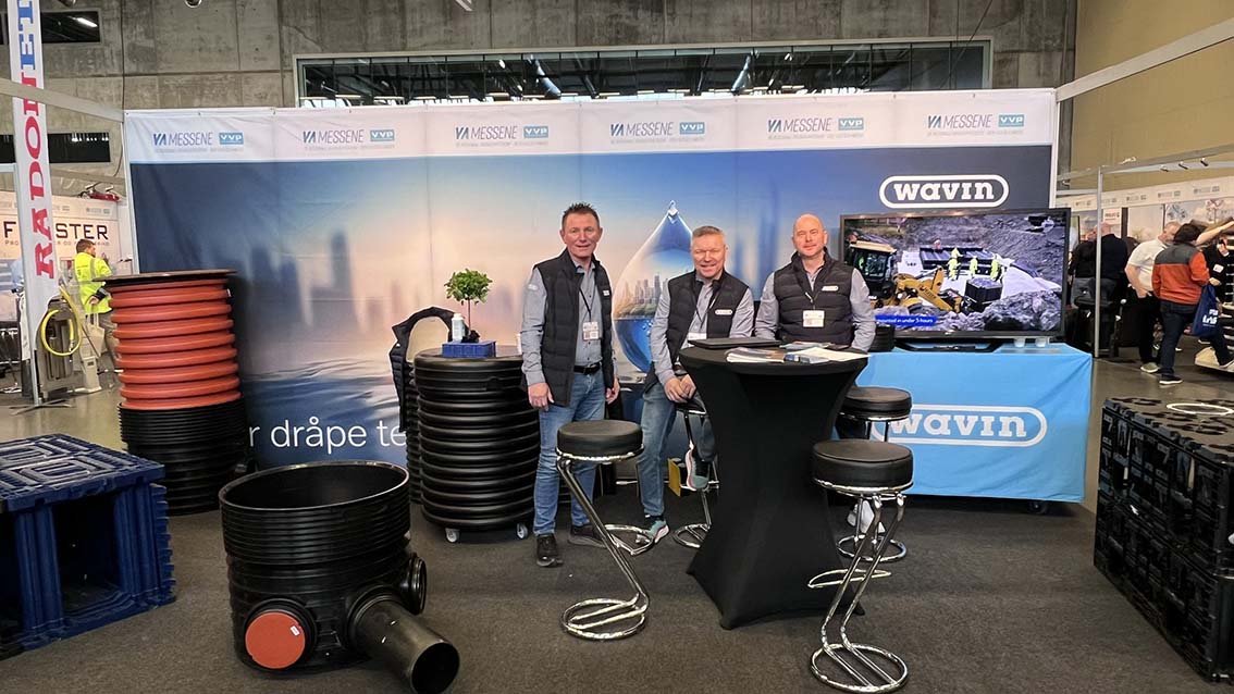 Wavin deltar på VA-dagene Midt-Norge 28.–29. oktober. Her fra VA-messene i Stavanger tidligere i år: (f.v.) Rune Bakke, distriktssjef VA Vest; Vidar Handal, Business Development Manager UCR i Norge og Sverige; og Morten Dalen, distriktssjef VA Sør. Foto: Wavin Wavin deltar på VA-dagene Midt-Norge 28.–29. oktober. Her fra VA-messene i Stavanger tidligere i år: (f.v.) Rune Bakke, distriktssjef VA Vest; Vidar Handal, Business Development Manager UCR i Norge og Sverige; og Morten Dalen, distriktssjef VA Sør. Foto: Wavin