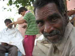 Gateliv for husløse i New Delhi