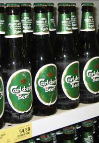 Carlsberg-flasker i matbutikk i Lilongwe